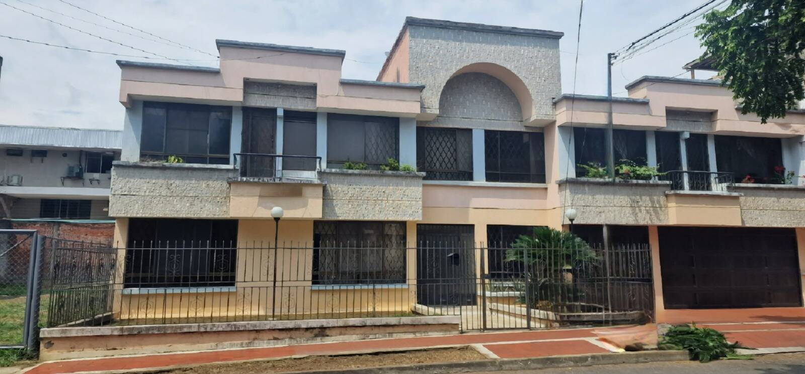 # - Casa de dos o más pisos para Venta en Cali - VAC